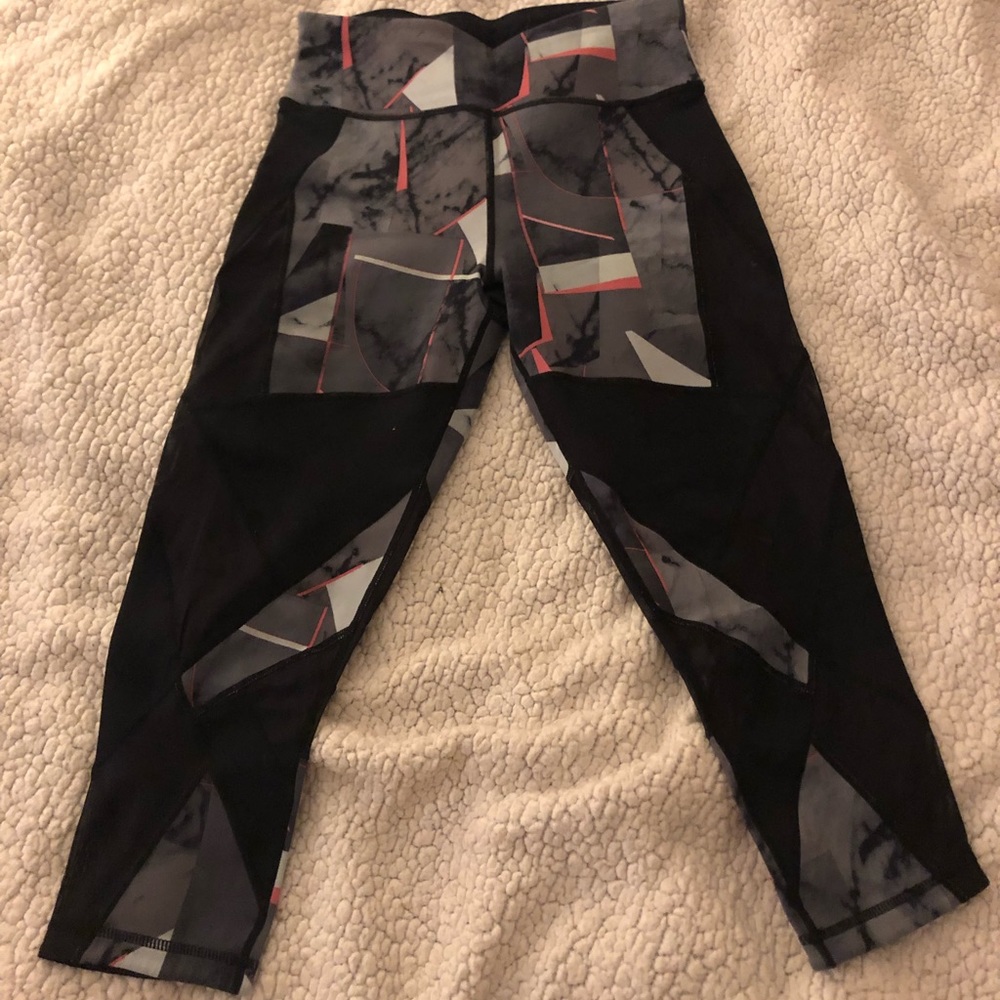Sweaty Betty cropped yoga pants. Size Small.